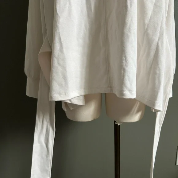 Liz Claiborne 2x Cream Women's Top with tie around waist - Picture 2 of 5